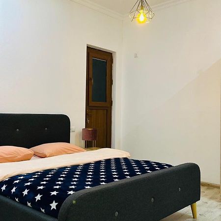 Sweet Apartment In Kutaisi Luaran gambar